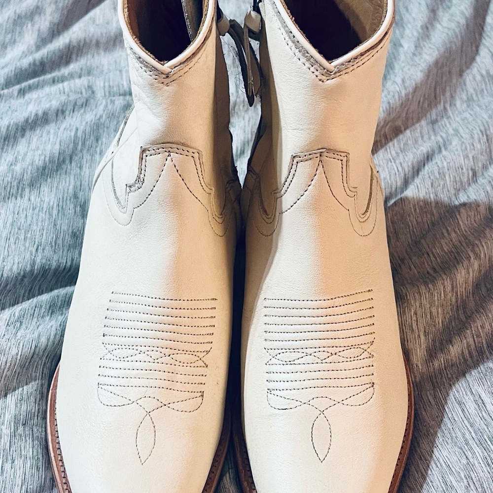 Tecovas cream color size 7 ankle boots